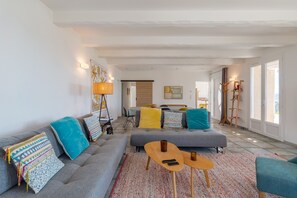 TV, fireplace, DVD player, stereo