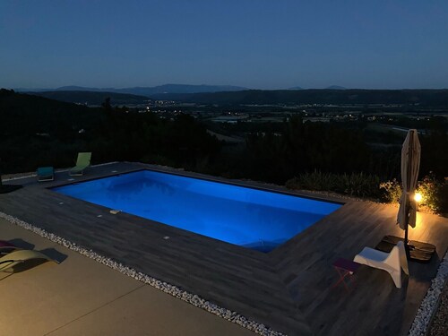Villa de Luxe – Vues Panoramiques avec Vue sur la Montagne, Wi-Fi et Climatisation