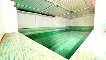 Indendørs pool