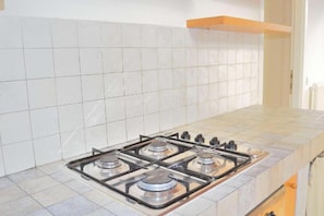 Fridge, microwave, oven, coffee/tea maker