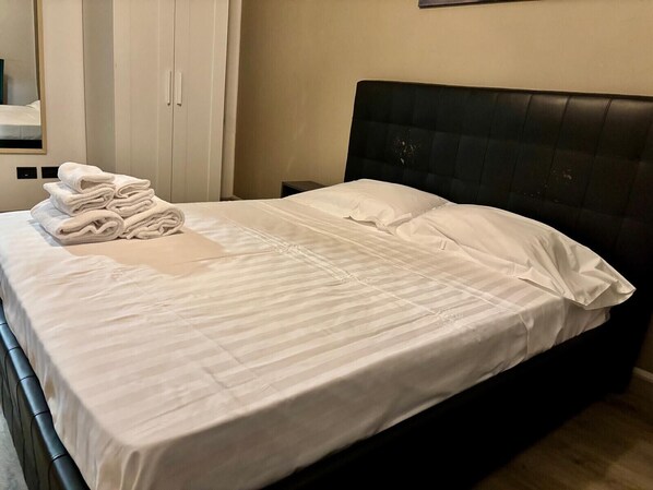 2 bedrooms, iron/ironing board, free WiFi, bed sheets
