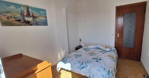3 室のベッドルーム、アイロン / アイロン台、WiFi、ベッドシーツ