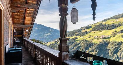 Holiday Home 'A Nett’s Nest' with Mountain View, Shared Terrace and Wi-Fi