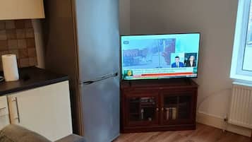 Apartamento, 1 quarto | Sala de estar | Livros