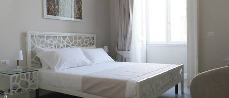 5 bedrooms, in-room safe, free WiFi, bed sheets