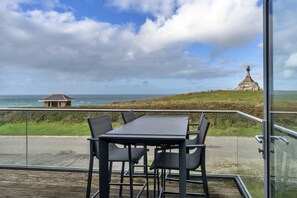 Outdoor dining - Lighthouse View (Newquay)
