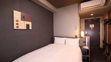 Rom, ikke-røyk (Semidouble) | Skrivebord, skrivebord for bærbar PC og strykejern/-brett