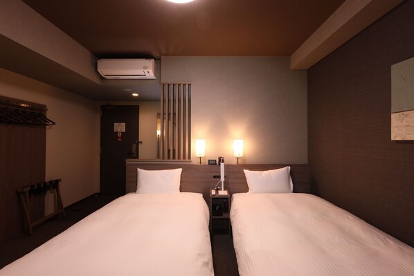 Twin Room, Non Smoking | Desk, laptop workspace, iron/ironing board, free WiFi