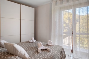 2 chambres, fer et planche à repasser, Wi-Fi, draps fournis