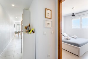 2 quartos, ferros/tábuas de passar roupa, Wi-Fi, roupa de cama