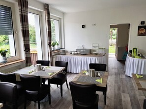 Desayuno buffet diario (EUR 12.50 por persona)