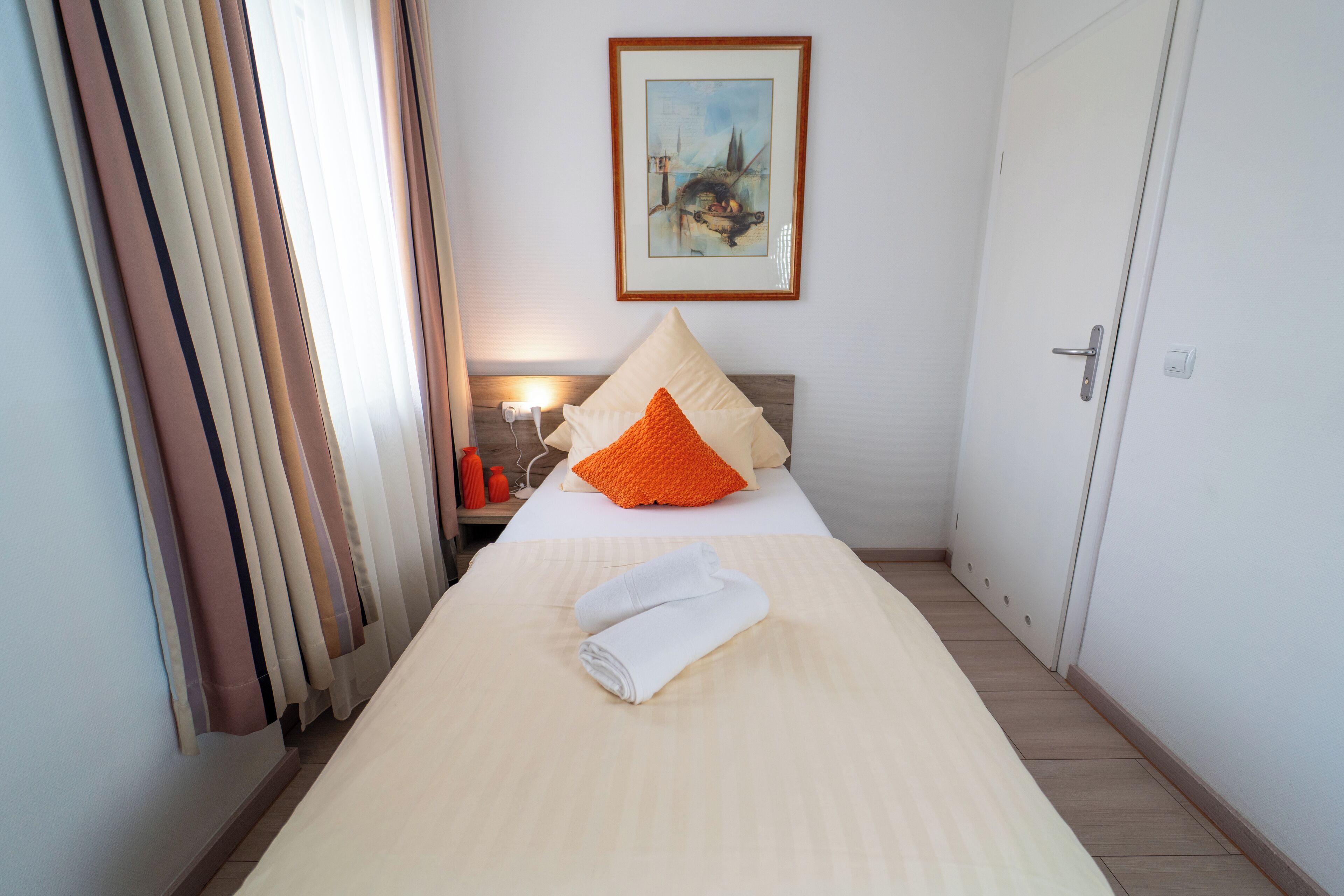 Classic Single Room | Desk, laptop workspace, blackout curtains, soundproofing