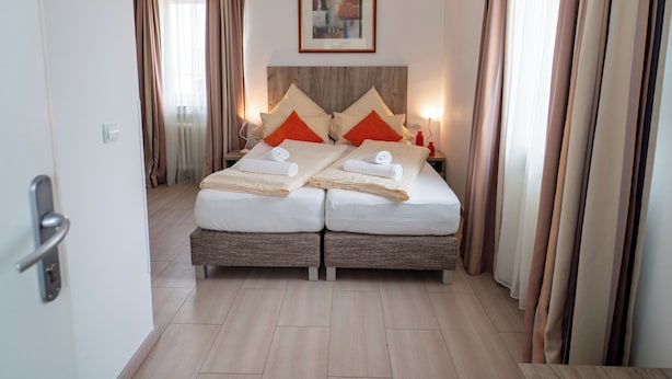 Classic-Doppel- oder -Zweibettzimmer