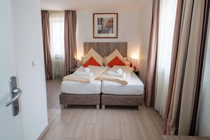 Classic Double or Twin Room | Desk, laptop workspace, blackout drapes, soundproofing - Hotel Lichtblick (Salach)