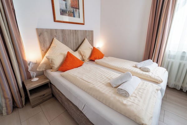 Classic Double or Twin Room | Desk, laptop workspace, blackout drapes, soundproofing