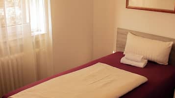 Classic Single Room | Desk, laptop workspace, blackout drapes, soundproofing