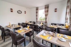 Daily buffet breakfast for a fee - Hotel Lichtblick (Salach)