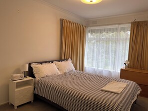 4 chambres, fer et planche à repasser, Wi-Fi, literie fournie