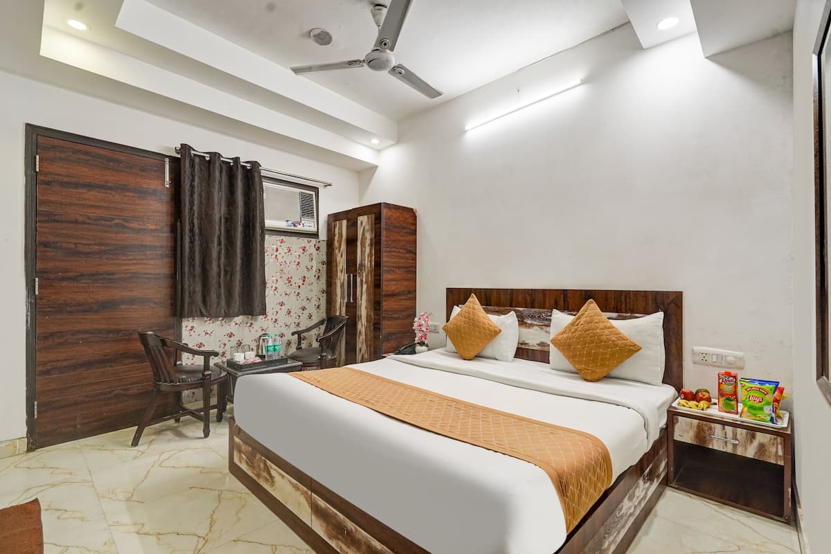 Premium bedding, desk, free WiFi, bed sheets