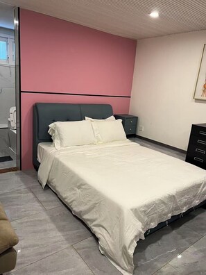 1 bedroom, WiFi, bed sheets