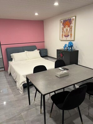 1 bedroom, WiFi, bed sheets