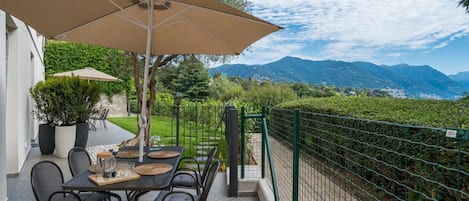 屋外ダイニングエリア