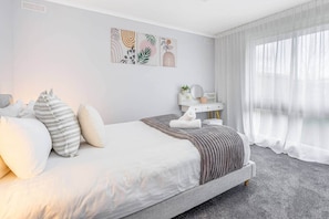 3 bedrooms, iron/ironing board, WiFi, bed sheets