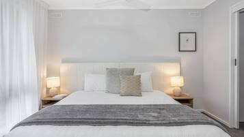 3 bedrooms, iron/ironing board, WiFi, bed sheets