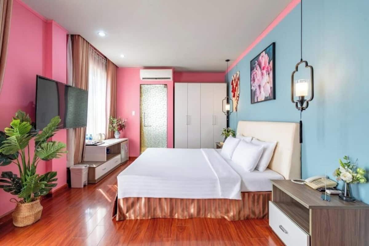 Suíte luxo | Quartos à prova de som, ferros/tábuas de passar roupa, Wi-Fi de cortesia