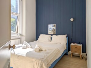 1 habitación, tabla de planchar con plancha, wifi y ropa de cama