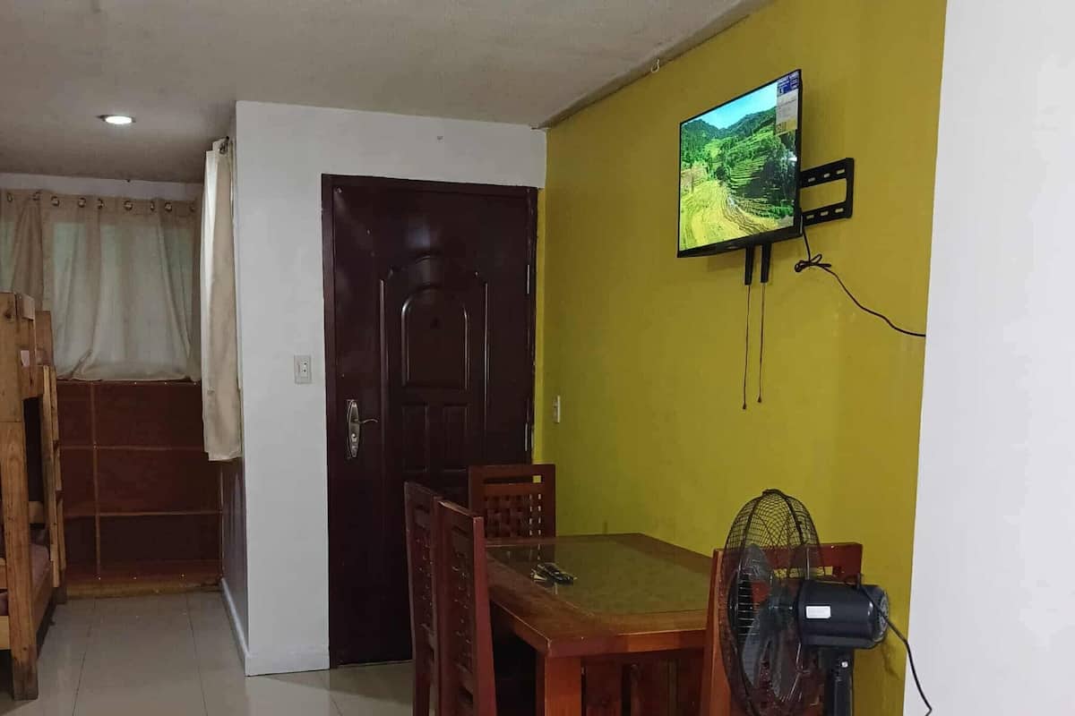 Basic Studio, Non Smoking, Pets Allowed | Living area