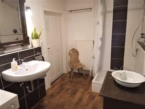 Douche, serviettes fournies