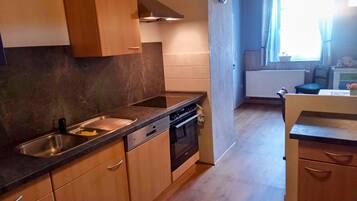 Kühlschrank, Ofen, Herdplatte, Geschirrspüler