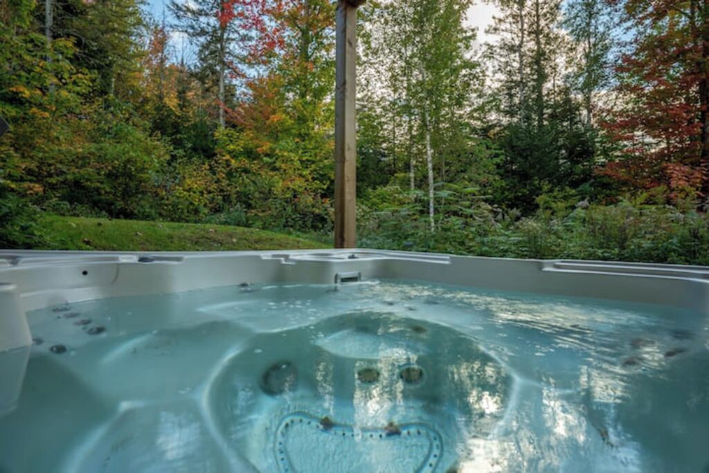 Tina de hidromasaje al aire libre
