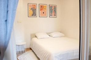 2 habitaciones, tabla de planchar con plancha, internet y ropa de cama