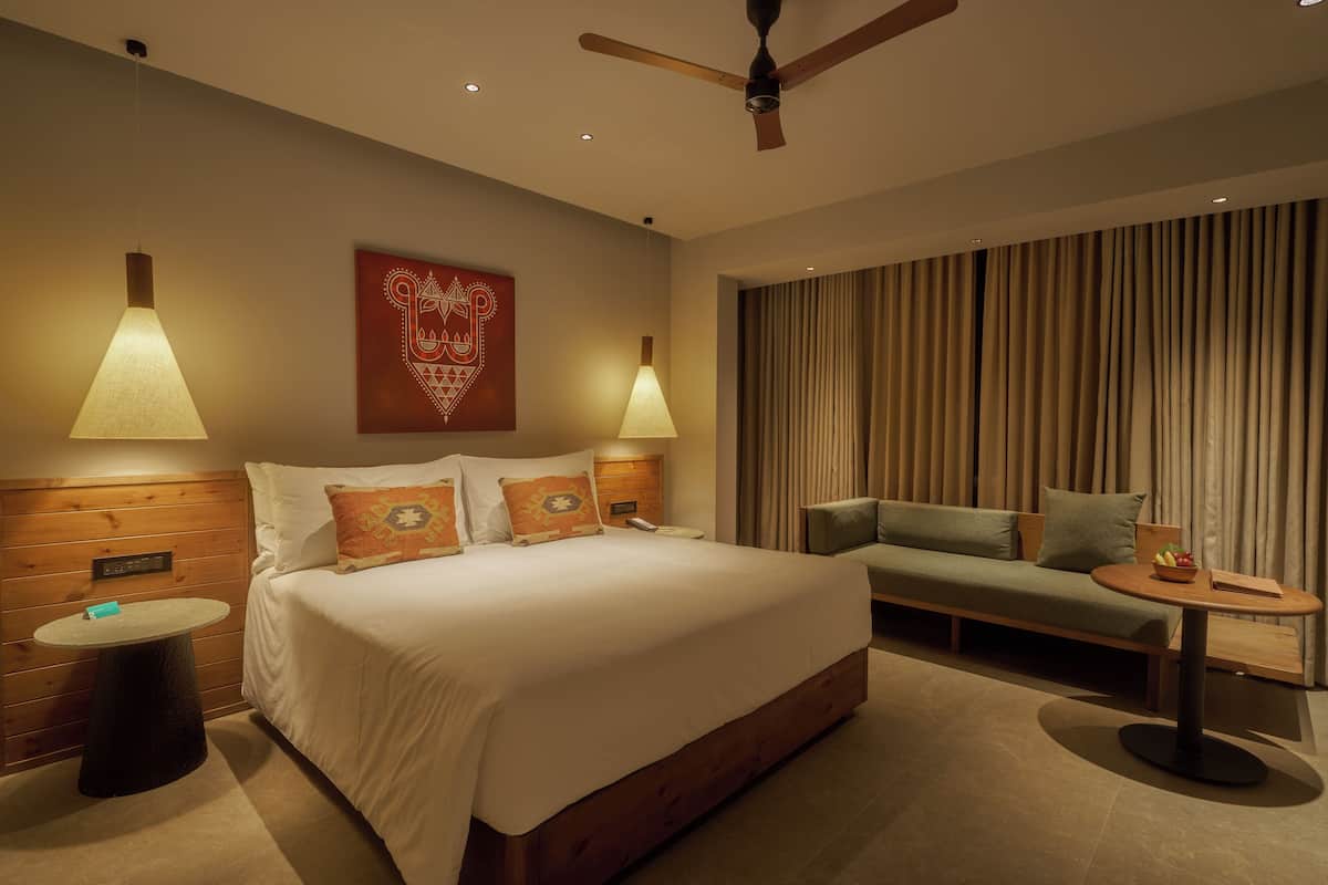 Standard Double Room | In-room safe, iron/ironing board, free WiFi