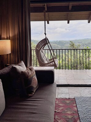 ตู้นิรภัยในห้องพัก, เตารีด/โต๊ะรีดผ้า, Wi-Fi ฟรี