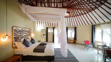 Luxury Double Room, Lake View | In-room safe, iron/ironing board, free WiFi