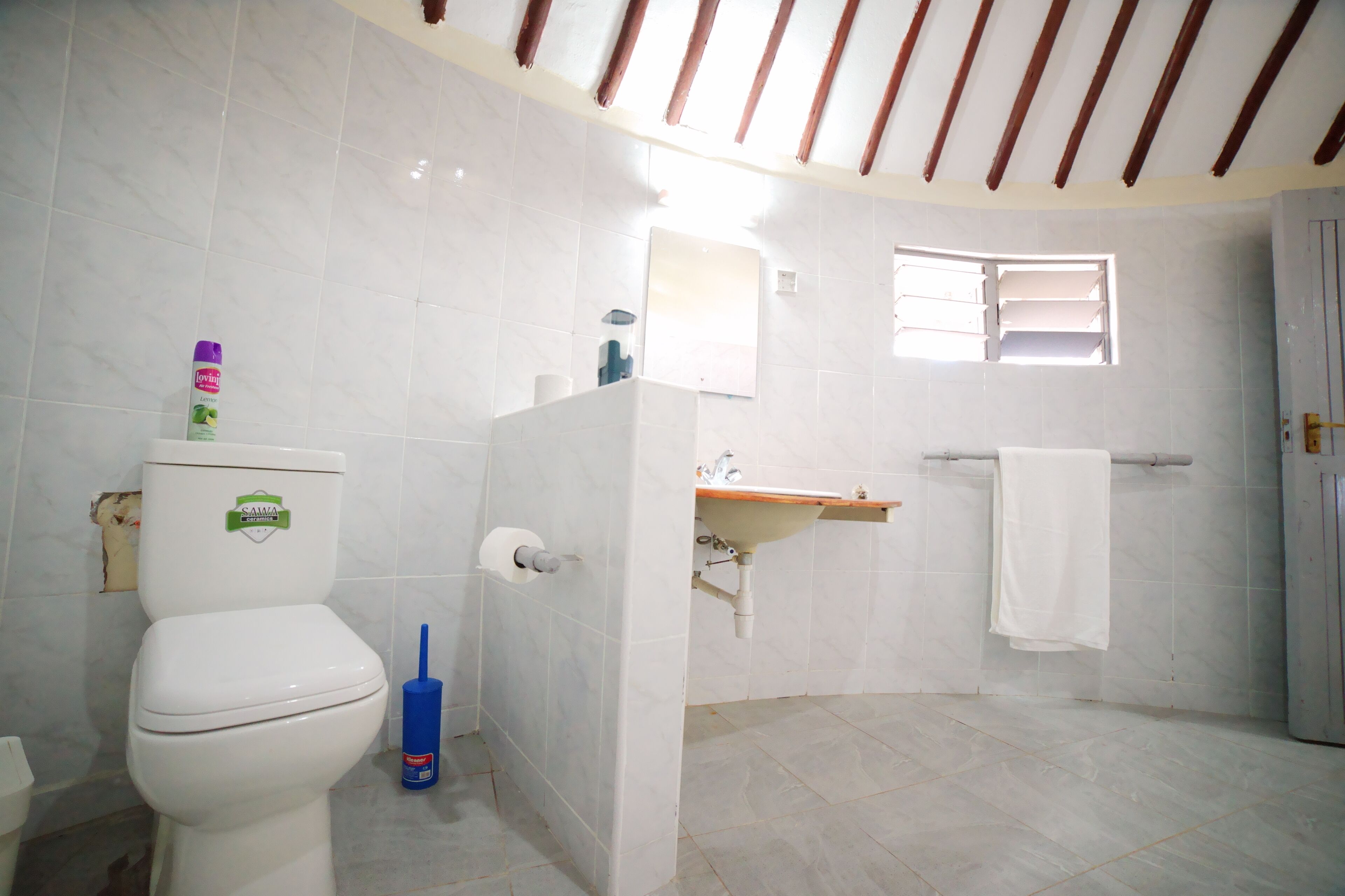 Habitación de lujo doble, vistas al lago | Baño | Zapatillas