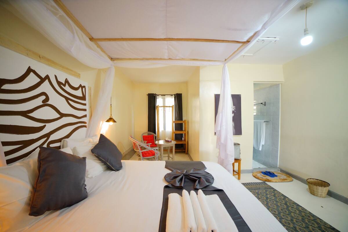 Deluxe Single Room, Lake View | In-room safe, iron/ironing board, free WiFi