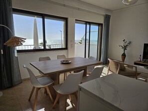 Dining - Modern apartment on the beach with large balcony (Quarteira)