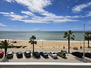 Beach nearby - Modern apartment on the beach with large balcony (Quarteira)