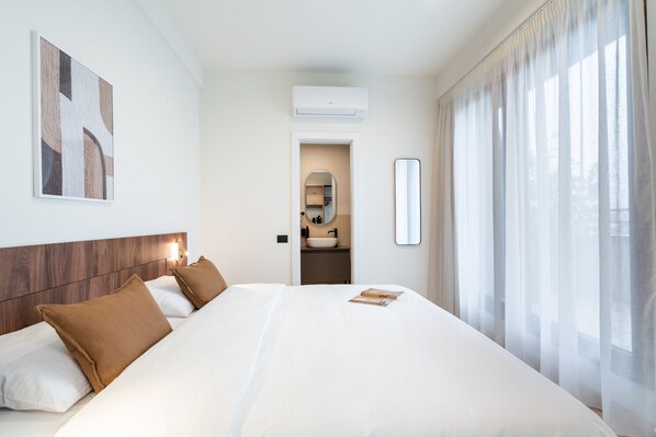 Estudio superior | Tabla de planchar con plancha, wifi gratis y ropa de cama