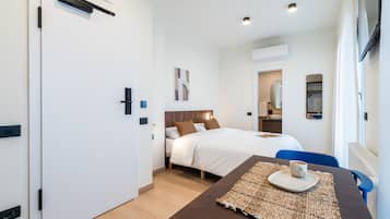 Superior Studio | Iron/ironing board, free WiFi, bed sheets