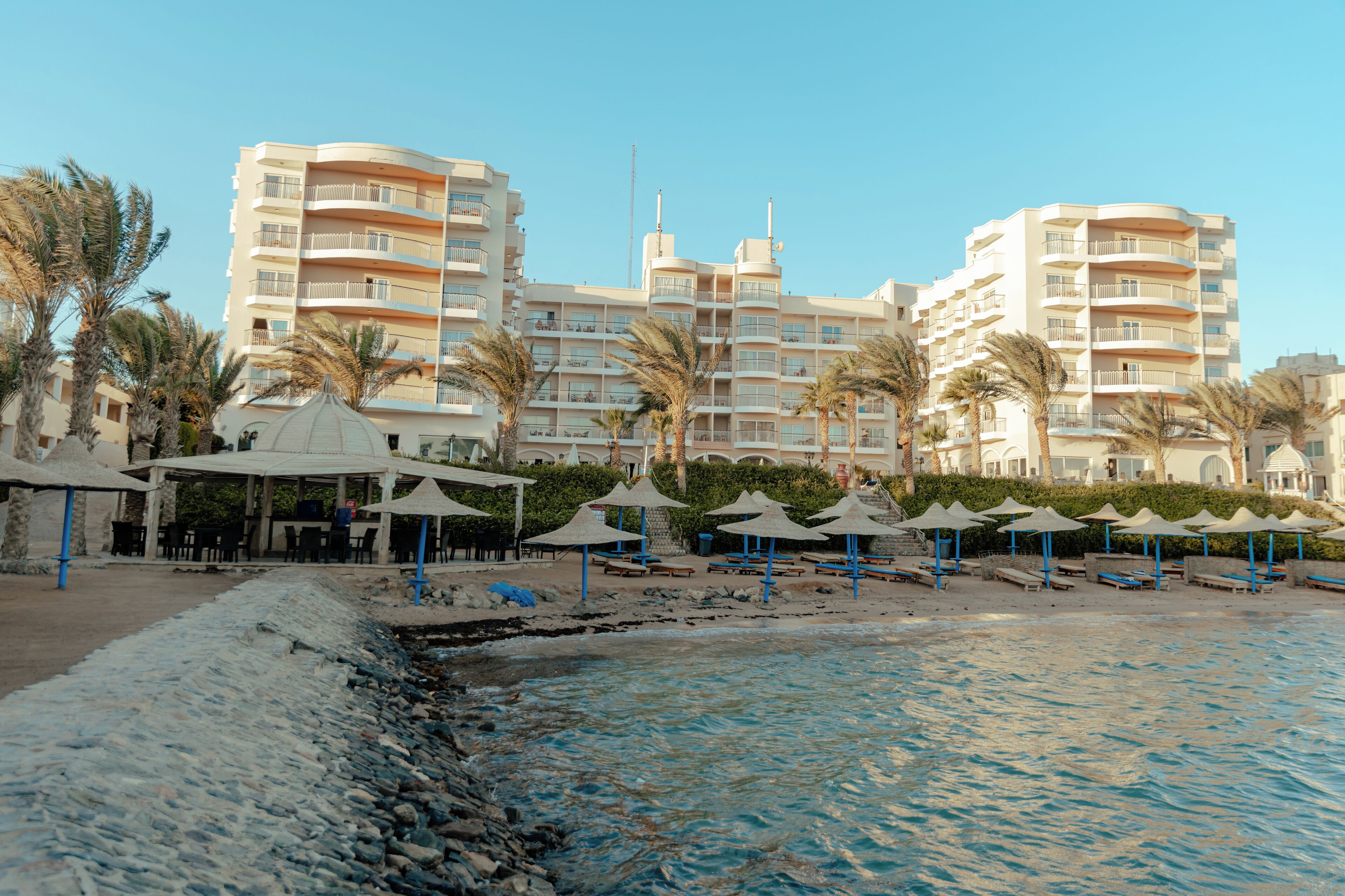 Vista frontal de la propiedad