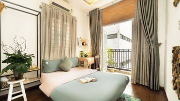 Quarto casal luxo | Cortinas blackout, ferros/tábuas de passar roupa, Wi-Fi de cortesia