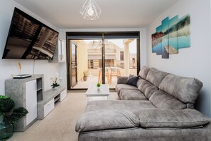 Smart TV, books - Los Cristianos Suite Alma Homes (Los Cristianos)