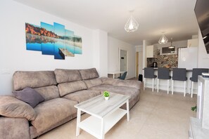 Smart TV, books - Los Cristianos Suite Alma Homes (Los Cristianos)