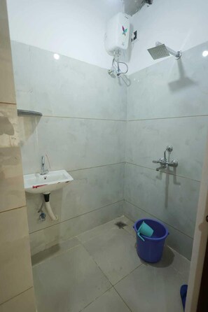 Shower, free toiletries, towels, soap