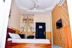 Desk, laptop workspace, iron/ironing board, free WiFi